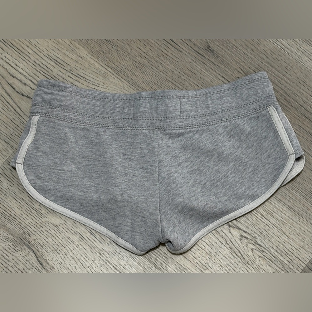 Y2K Vintage Hollister Micro Mini Low Rise Grey Logo Shorts Size XS MINT CONDIT. - Picture 3 of 5